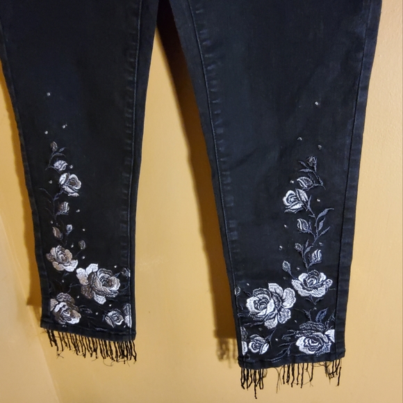 DG2 Diane Gilman Embroidered Fringed Jeans - Picture 5 of 9